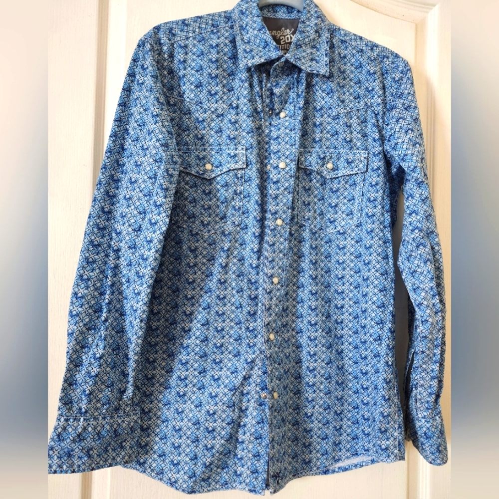 Men's Wrangler Shirt.